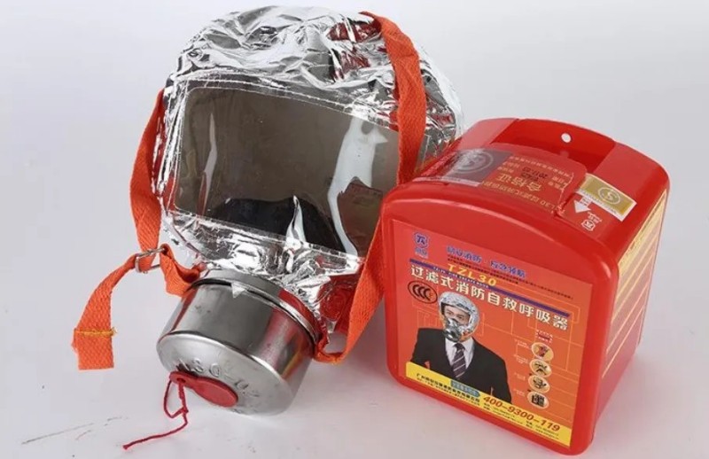 消防員點火測試當場打臉！過濾式消防自救呼吸器被輕松燒穿